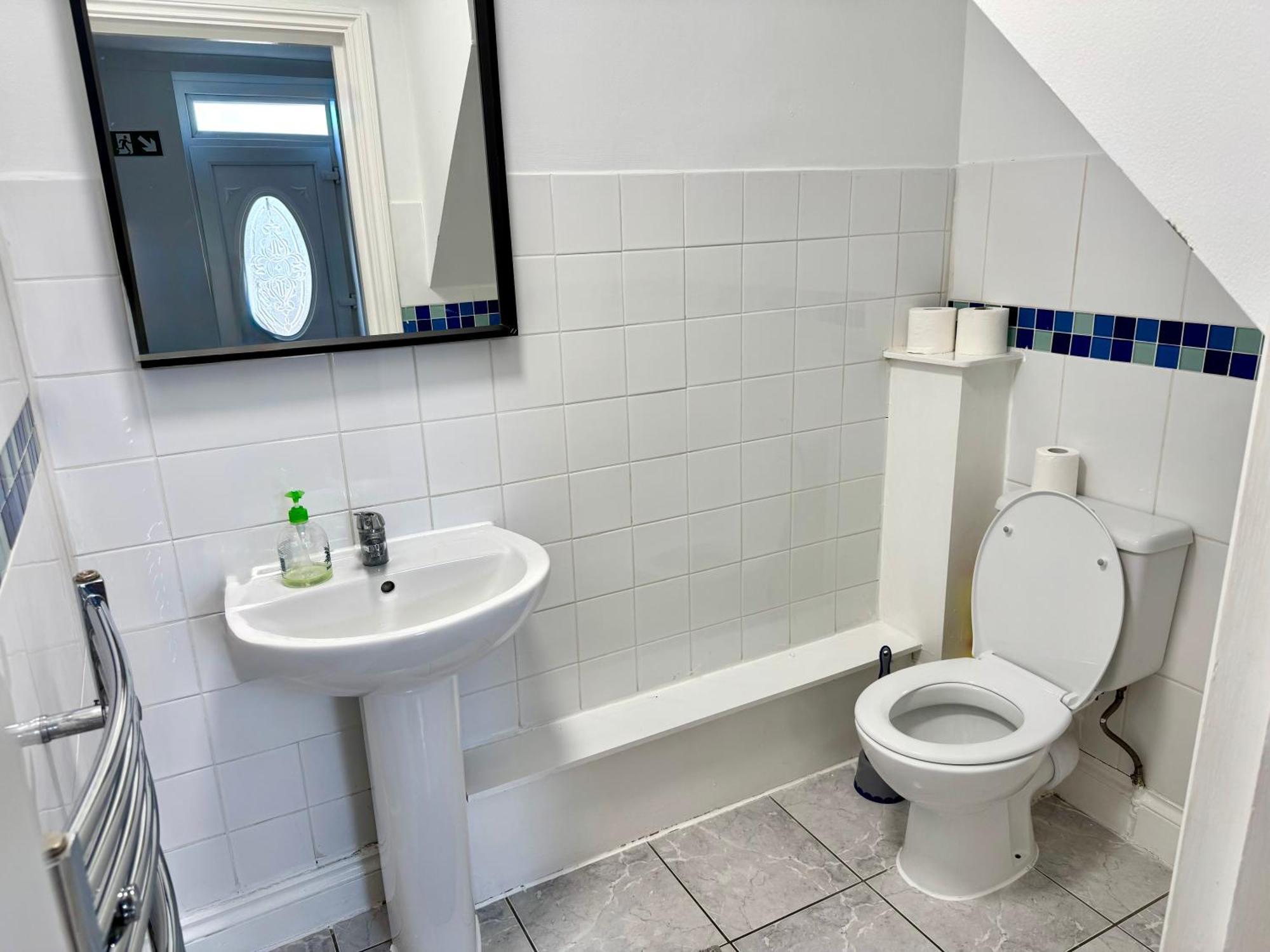 3 Bedrooms Spacious House, Separate Reception, 2 Full Bathrooms, Parking, Garden ロンドン エクステリア 写真