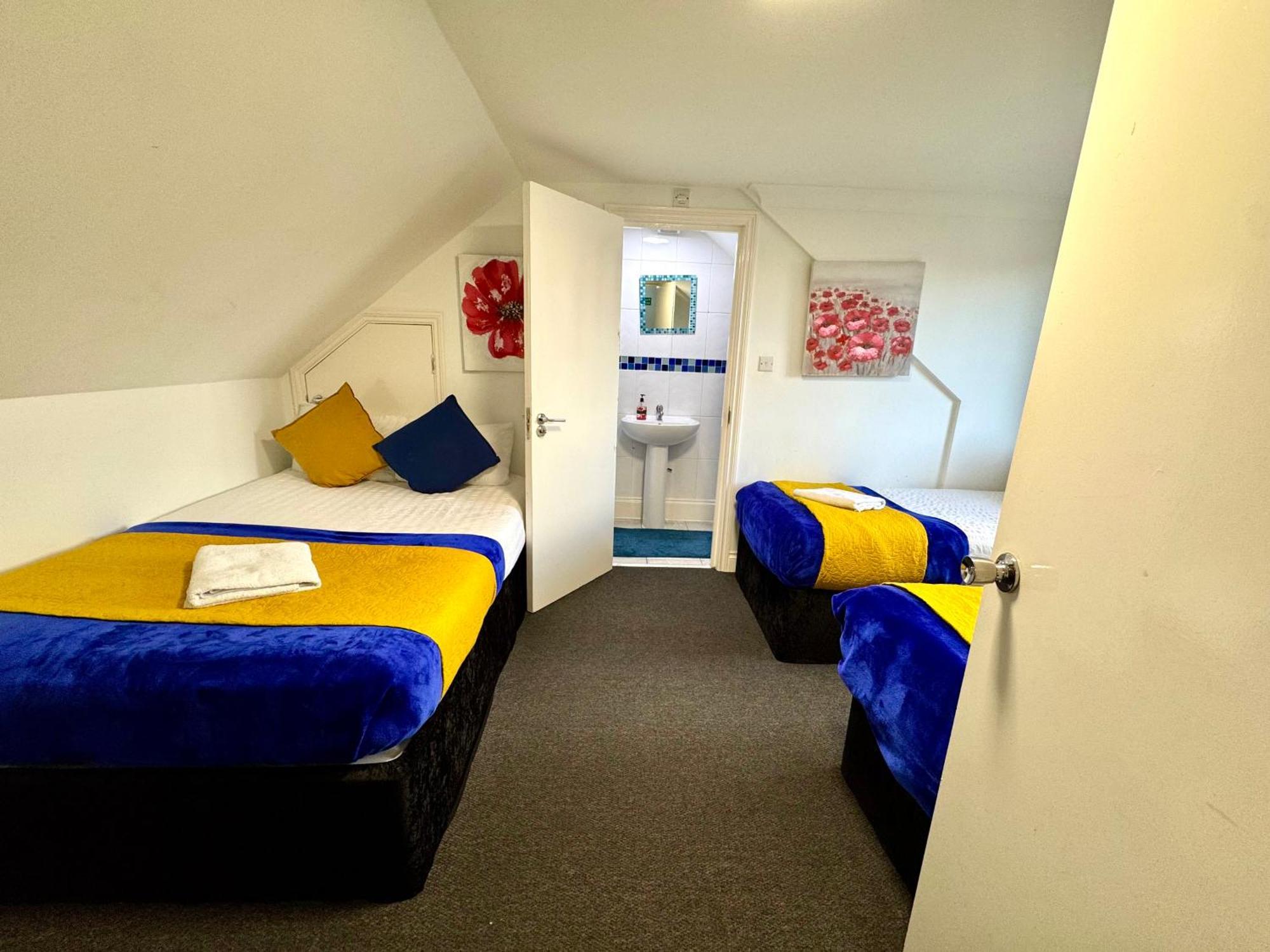3 Bedrooms Spacious House, Separate Reception, 2 Full Bathrooms, Parking, Garden ロンドン エクステリア 写真