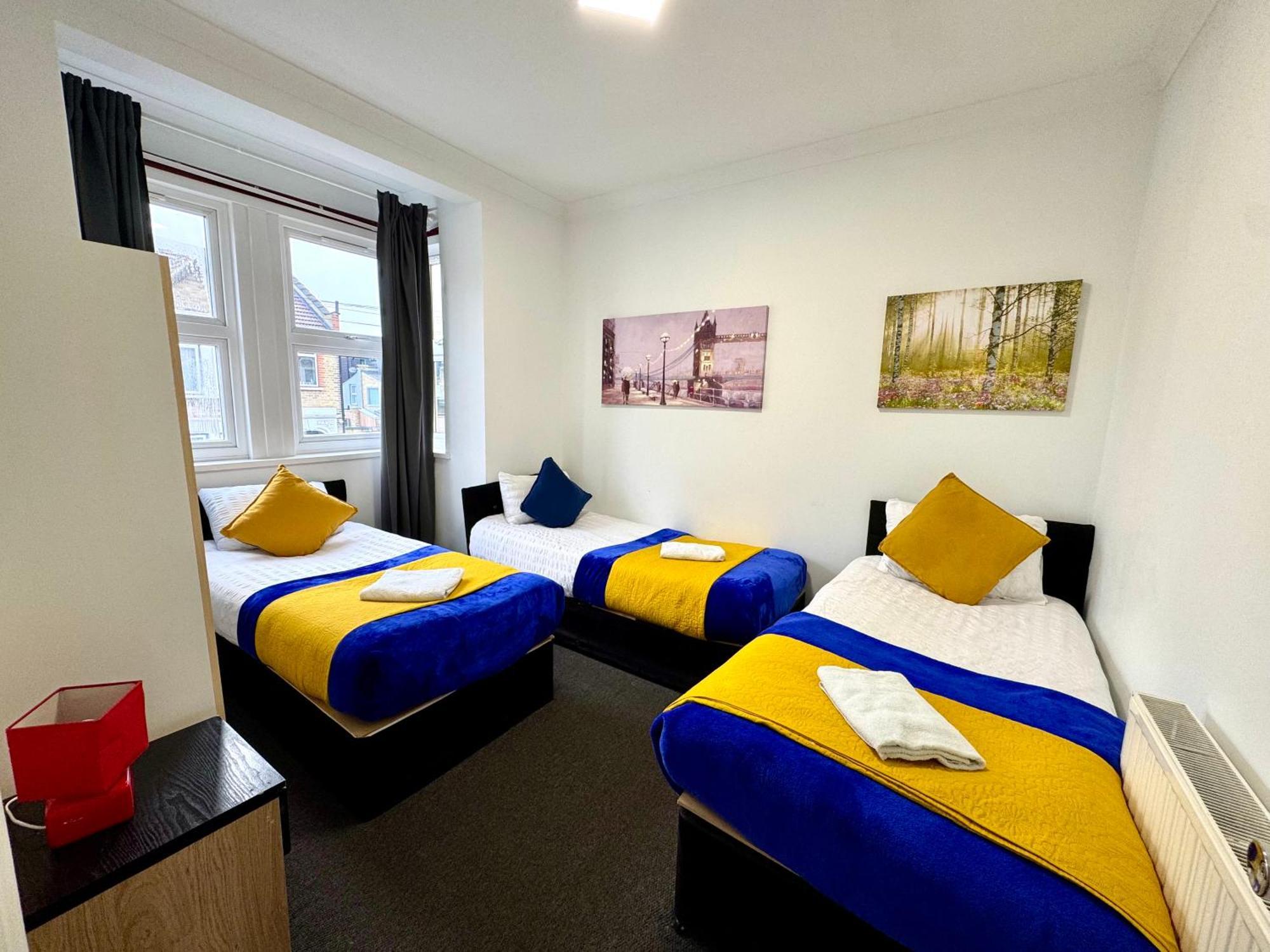 3 Bedrooms Spacious House, Separate Reception, 2 Full Bathrooms, Parking, Garden ロンドン エクステリア 写真