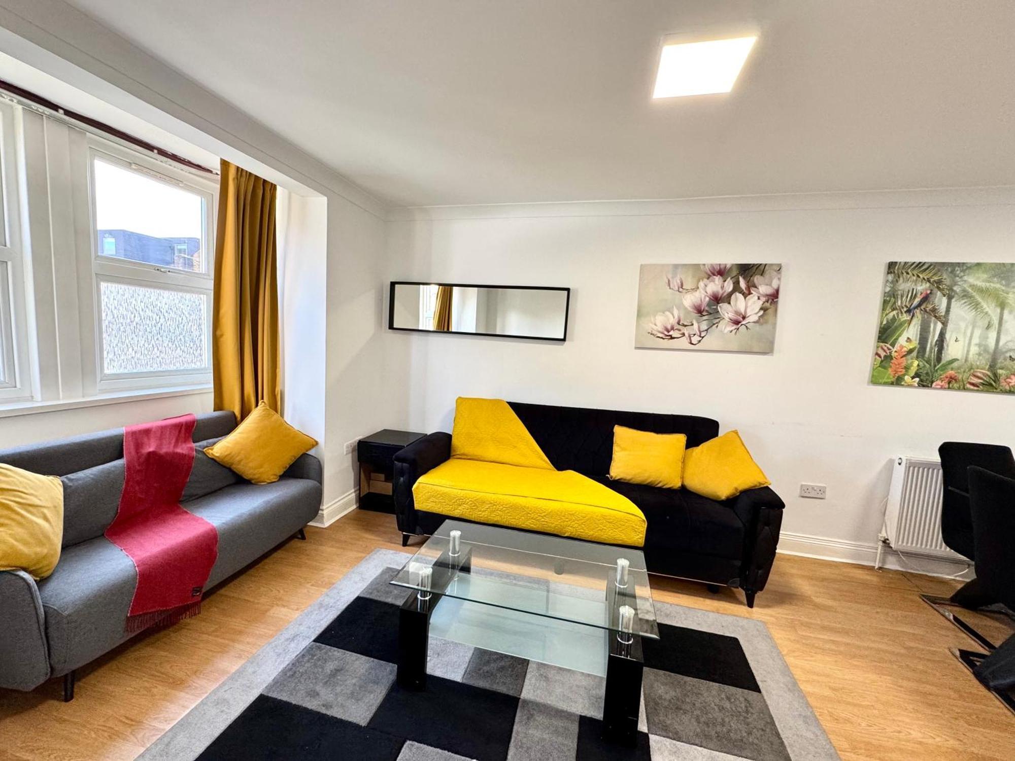 3 Bedrooms Spacious House, Separate Reception, 2 Full Bathrooms, Parking, Garden ロンドン エクステリア 写真