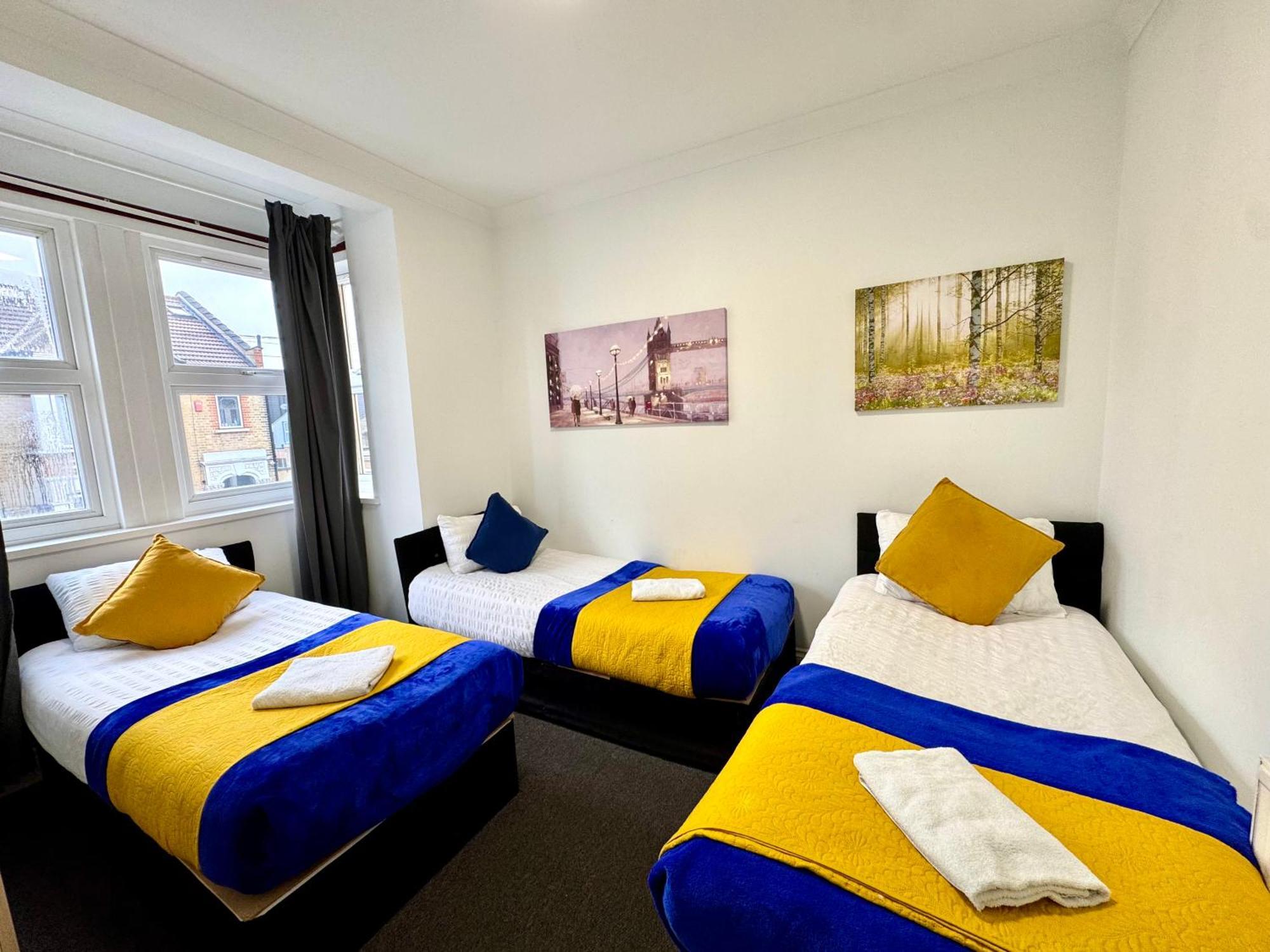3 Bedrooms Spacious House, Separate Reception, 2 Full Bathrooms, Parking, Garden ロンドン エクステリア 写真