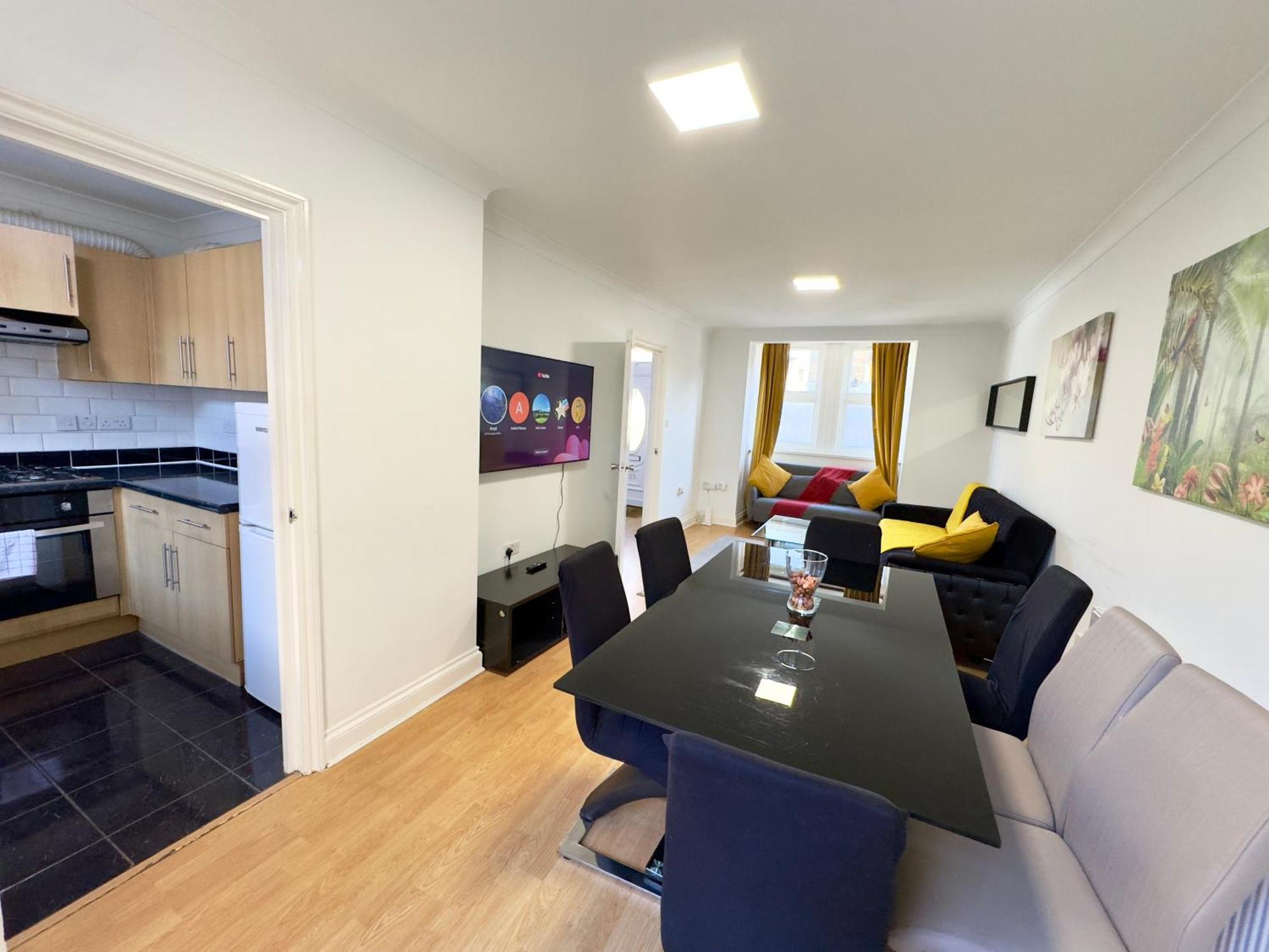 3 Bedrooms Spacious House, Separate Reception, 2 Full Bathrooms, Parking, Garden ロンドン エクステリア 写真